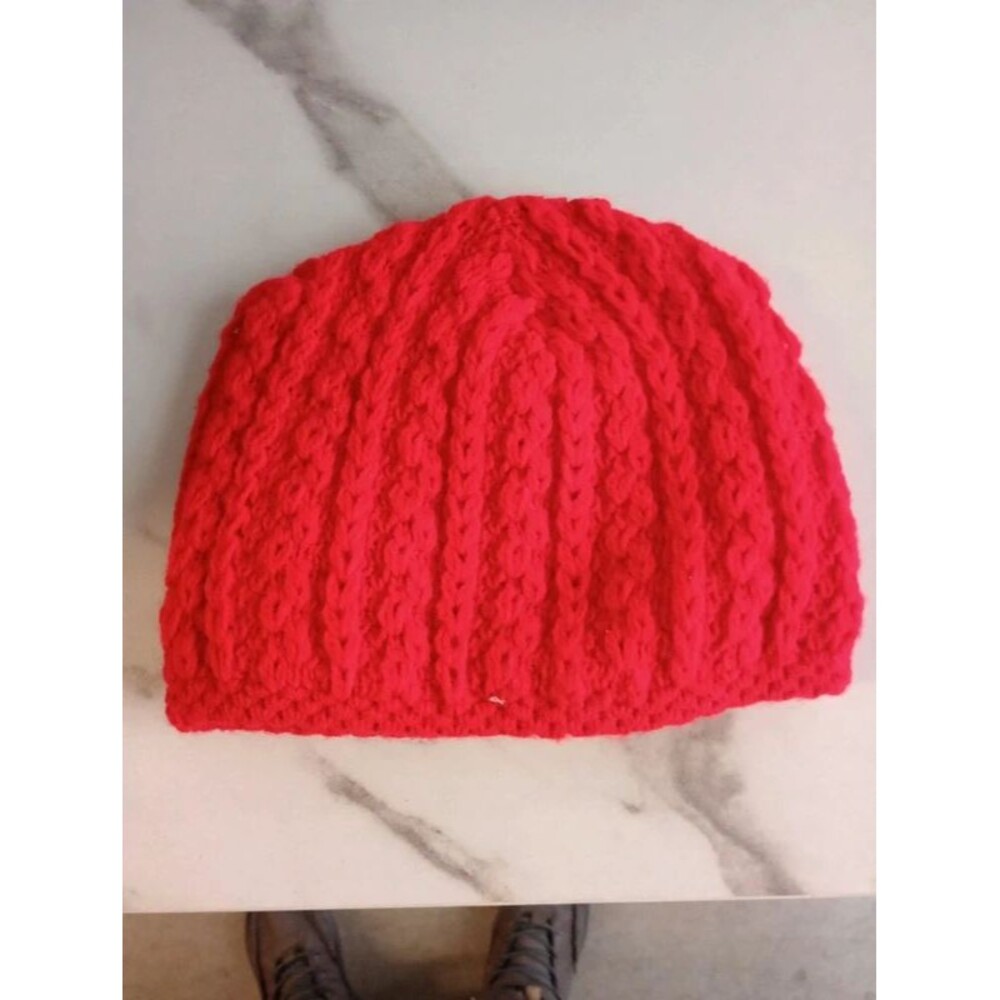 Red knit hat with flower - Picture 2 of 4